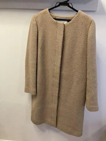 베이지 노카라 롱 코트
