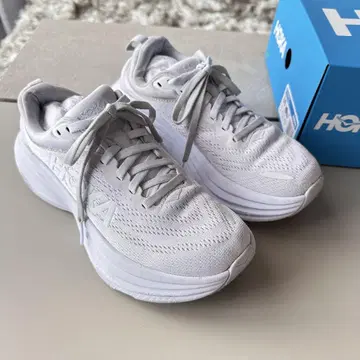 HOKA 화이트 스니커즈