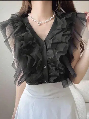 SHEIN FRIFUL V넥 슬리브리스 상의