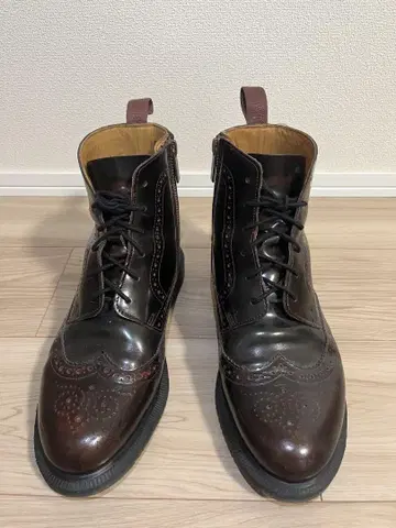 Dr. Martens 다크 브라운 부츠 UK7