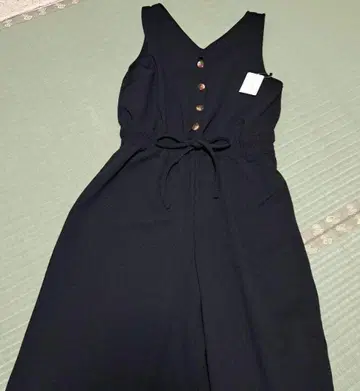 블랙 V넥 와이드 레그 점프 수트