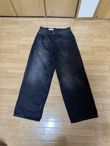 자라 엑스트라 배기 데님 블랙