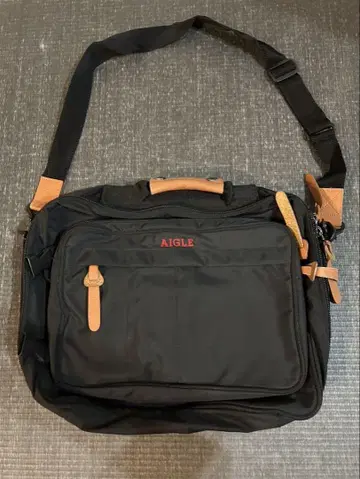 AIGLE 바디백 블랙
