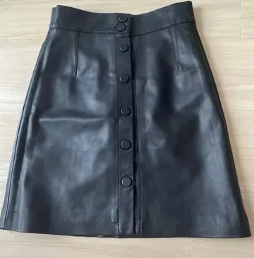 H&M 블랙 타이트 스커트 S 사이즈 미니 스커트 가죽