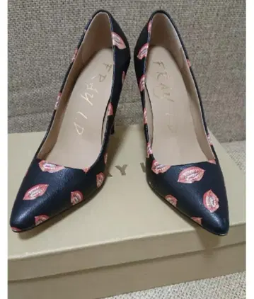 미사용 새상품 프레이 아이디 FRAY I.D 펌프스 힐 23.5cm