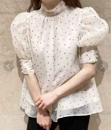 SNIDEL 도트 무늬 퍼프 슬리브 블라우스