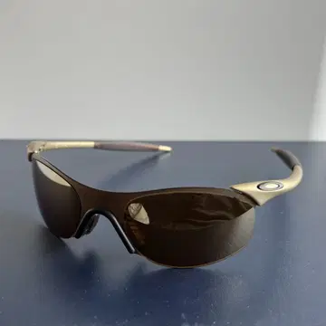 오클리 OAKLEY zero 브라운 유행의 샤프한 디자인