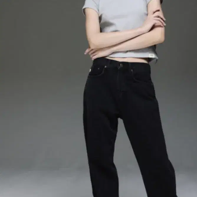 GLOWNY | 글로니 Glowny 93 MID-RISE LOOSE FIT JEANS size S on