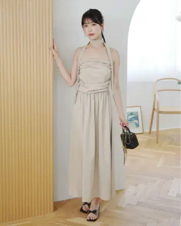 Maison de Lyla. 베어 탑 플레어 원피스