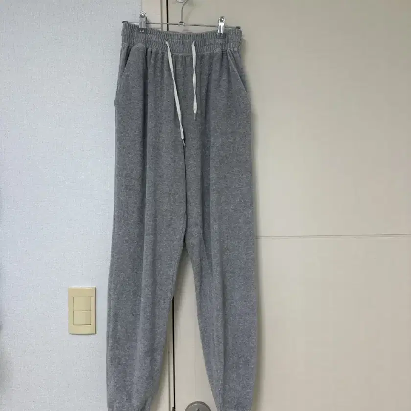 [RIBBONBIT] / ☆  Sweat Pants MONE, Ribbonbit) Terry Jogger Pants on Bunjang Global Site.