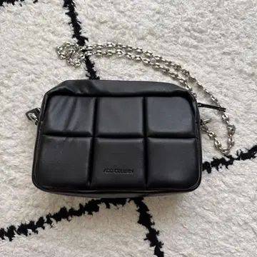 ADD CULUMN 블랙 숄더백