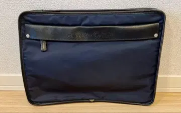 새상품급 페리지 클러치백 888