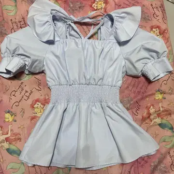 연보라색 프릴 셔링 탑