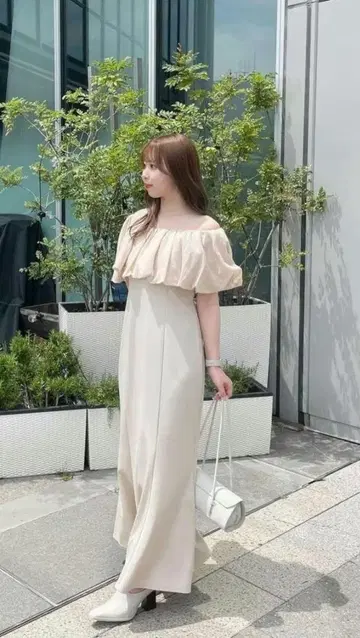 코코딜 오프숄더 벌룬 케이프 컷 원피스