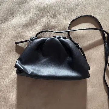 JISTORY GATHER 블랙 천연 가죽 숄더백