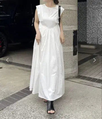 카프리 슈레마쥬 개더 절개 원피스 화이트