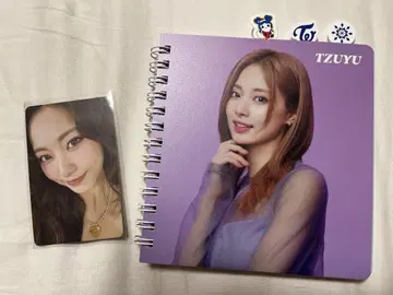 TWICE 메모장과 TZUYU 트레이딩 카드 세트