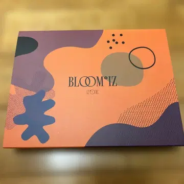 IZ*ONE BLOOM*IZ 사진이 들어 있는 박스