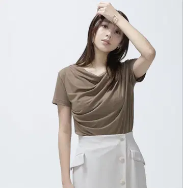 내추럴 뷰티 베이직 드레이프 디자인 상의 브라운