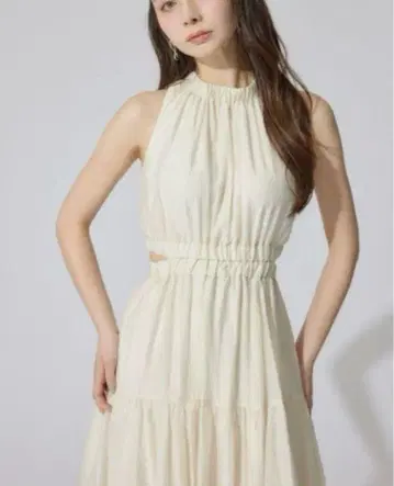 rienda 리엔다 홀터넥 개더 플레어 원피스 화이트 화이트