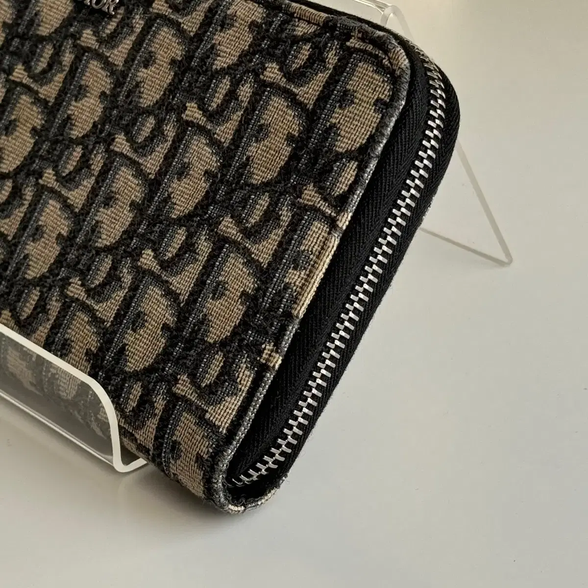 DIOR | 디올 Dior Oblique Jacquard Zippie Long Wallet Beige  #디올,#디올오블리크,#디올지퍼돌이,#디올장지갑,#디올지퍼장지갑 on Bunjang Global Site.