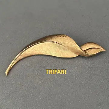 TRIFARI 크라운 트리파리 리프 디자인 브로치 빈티지