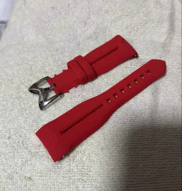 가가 밀라노 러버 벨트 빨간색 크로노그래프 48mm 패네핀 포함