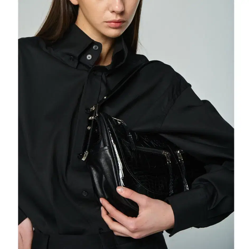 人気☆MISCHIEF☆ DOWNTOWN SHOULDER BAG MISCHIEF | 미스치프 Mischief Downtown Shoulder Bag White on