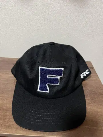 FTC 블랙 컬러 F 자수 제트 캡