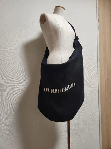 ANN DEMEULEMEESTER 블랙 숄더백