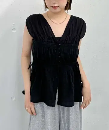 archives 개더 스트라이프 슬리브리스 블라우스