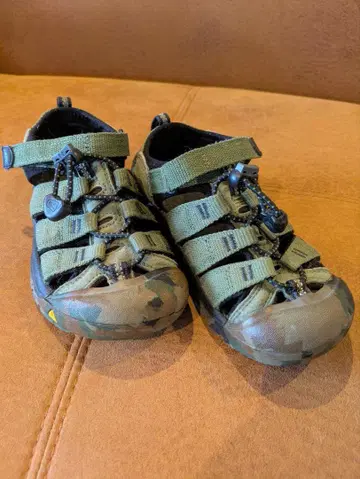 KEEN 카모플라쥬 아웃도어 샌들 19.5cm