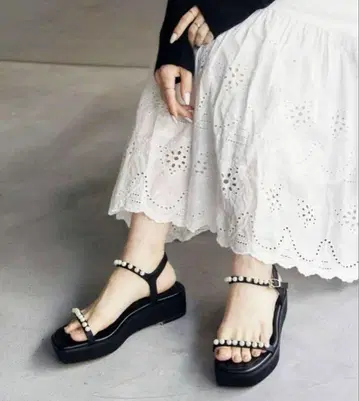 LE TALON 펄 플랫 샌들