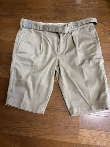 디키즈 베이지 숏 팬츠 투 턱