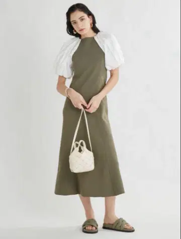 Mila Owen 미라 오웬 소매 퍼프 도킹 원피스 카키