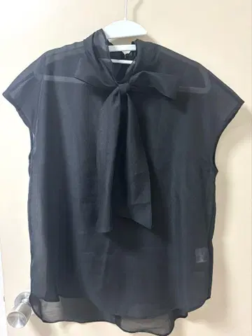 블랙 시어 셔츠