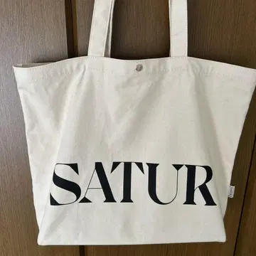 SATUR 로고가 들어간 에코백 아이보리