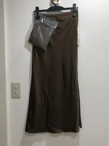 새상품 유니클로 새틴 스커트 스커트 S 사이즈 UNIQLO 새틴