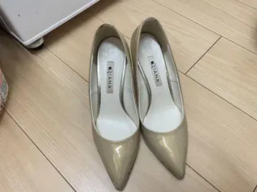 DIANA 에나멜 베이지 하이힐 스틸레토