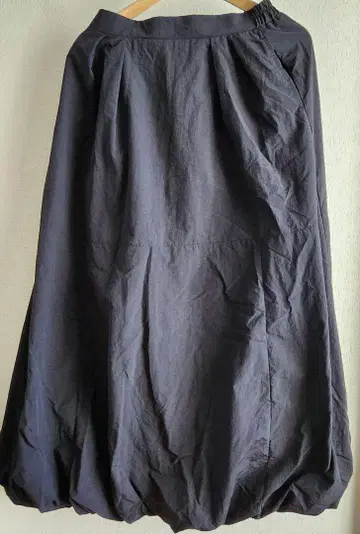 coca 블랙 벌룬 실루엣 스커트