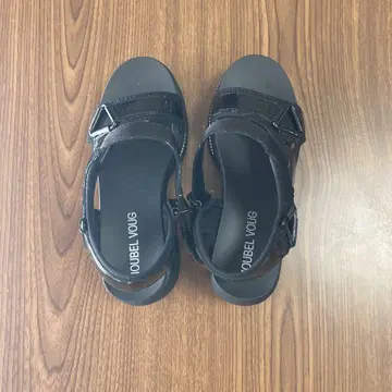 Noubel Voug 블랙 컴포트 샌들