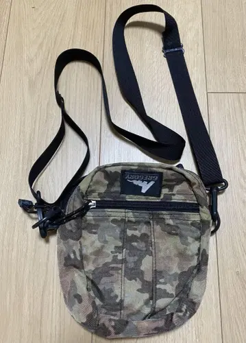 그레고리 카모 패턴 숄더백