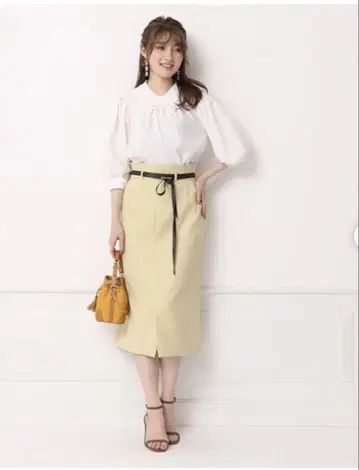 아푸와이저 리셰 더블 허리 리본 미들 기장 스커트 옐로우 컬러