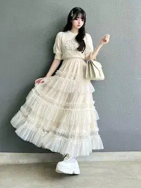티어드 얇은 명주 스커트 아이보리