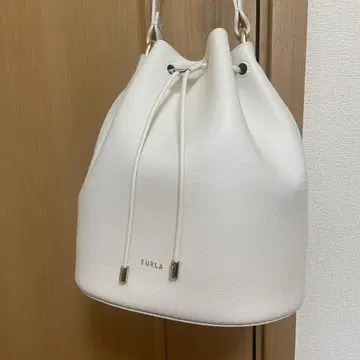 FURLA 화이트 버킷 백 새상품!