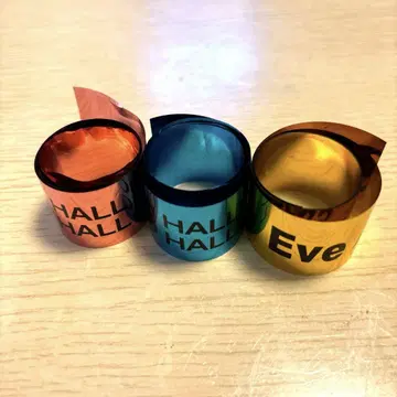 Eve under blue 은 테이프