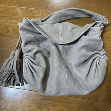 TRES 그레이 가죽 백 프린지 장식