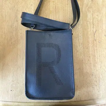 아담스 저글러 블랙 R 패턴 숄더백