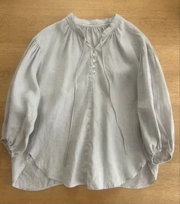 북유럽 생활용품점 카나코 씨와 함께 만든 2WAY 린넨 블라우스