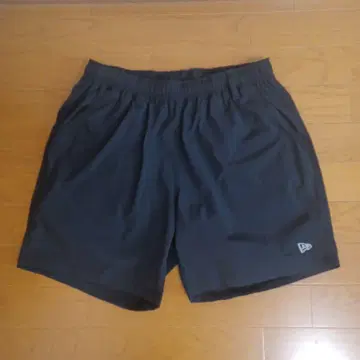 뉴에라 블랙 숏팬츠 L